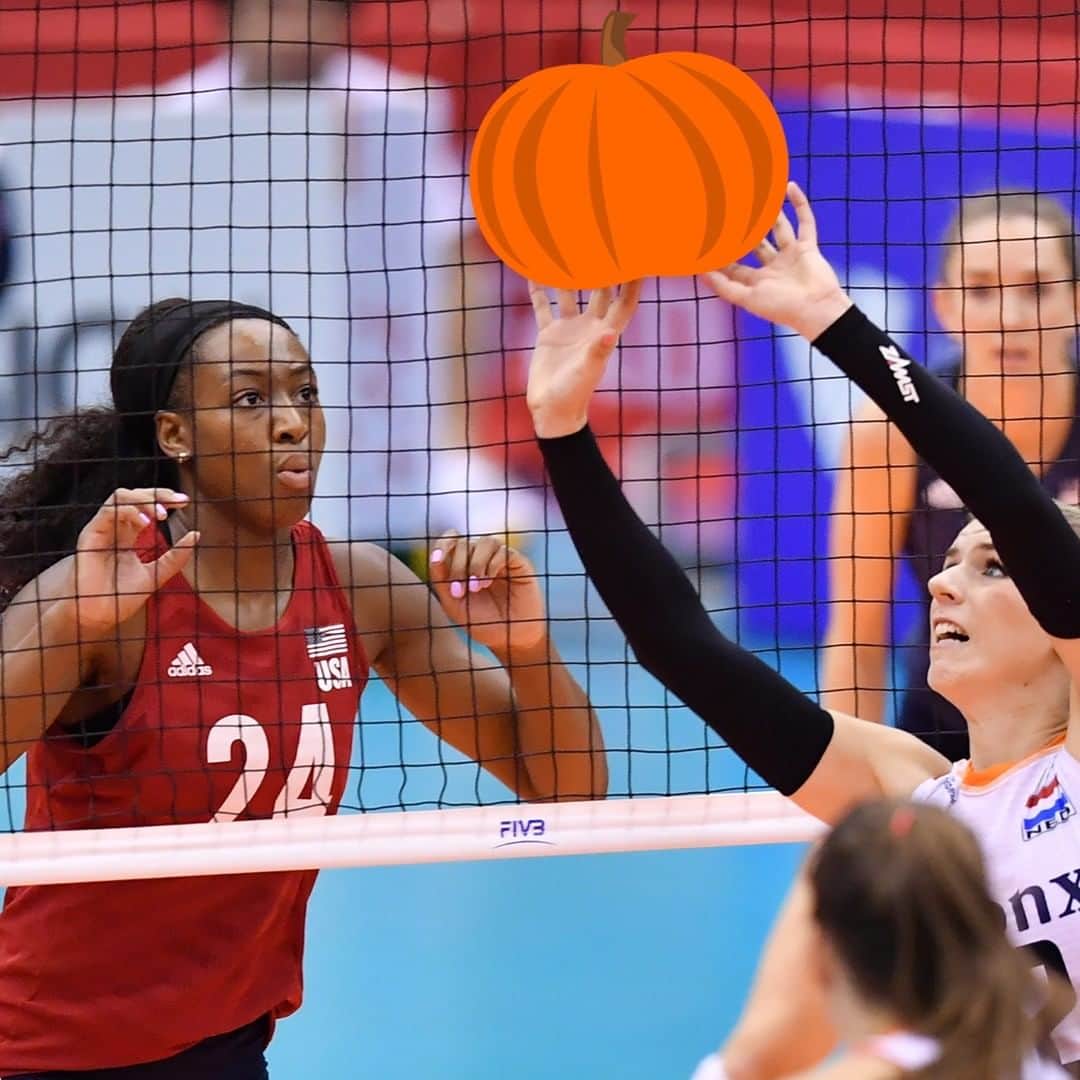 USA Volleyballさんのインスタグラム写真 - (USA VolleyballInstagram)「You know it's fall when pumpkins start popping up everywhere... #NationalPumpkinDay 🎃」10月27日 4時00分 - usavolleyball