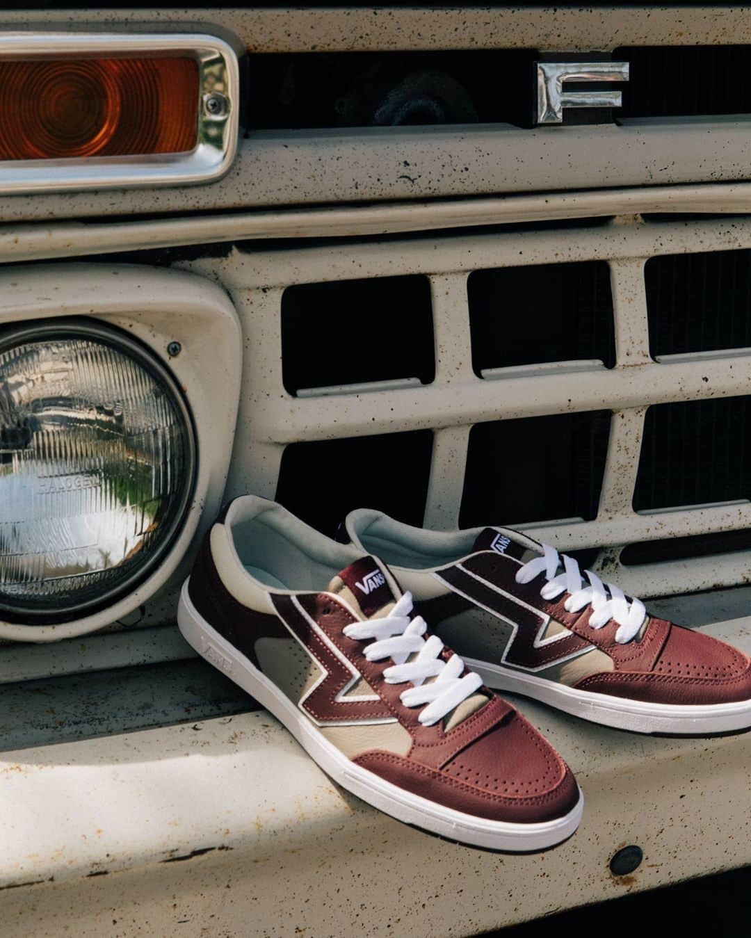 vansさんのインスタグラム写真 - (vansInstagram)「Step out of the routine. See the Outdoor Tech Lowland CC in Burgundy and more at vans.com」10月27日 4時00分 - vans