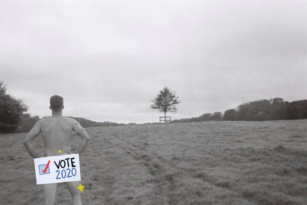 マックス・カーバーのインスタグラム：「Here’s the deal. It’s time to step up and mark them ballots. Please talk to friends, family, neighbors and strangers...Tell everyone you know that you’re voting and about how good it feels to exercise your #freedom. Tell the world! Get excited. Get pumped. Start the conversation. Carry the message!  ...and if it helps or is an incentive, if enough of y’all show me you voted, I’ll consider removing the sticker... or will keep it on.... maybe we should #vote on that too? Whatever’s clever ;) happy to put my a** on the line.  Now get your own a** out there and #vote2020」