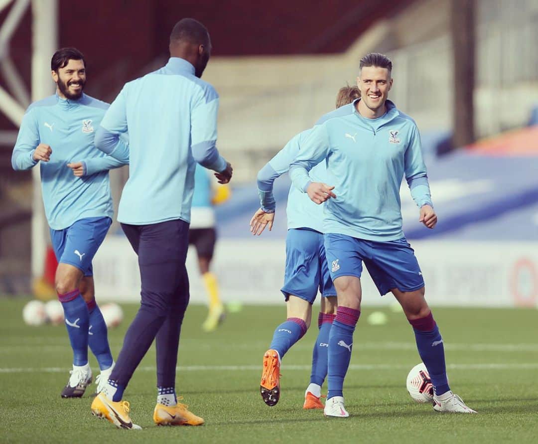 マーティン・ケリーのインスタグラム：「More minutes in the bank today for the u23’s at selhurst 🦅🔴🔵」