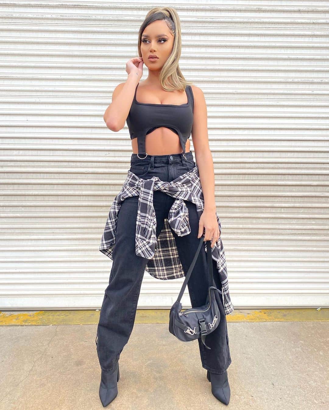 Val Mercadoのインスタグラム：「Fall is finally here but I’m not looking forward to daylight savings ending 🖤✨ @missyempire #missygirls」