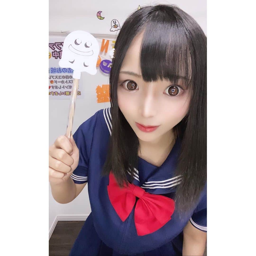 なつみさんのインスタグラム写真 - (なつみInstagram)「ハロウィン🎃コスプレ祭りVol.18👻 10月26日はセーラー服🎀コスでした😘  学校終わったし一緒に下校しよ〜🥰 プリクラ撮りに行こ〜💞  今日でコスプレ投票📊の衣装紹介終わりです😆💗 全18着の中から３つ選んで投票してください🥰 1位〜3位のコスプレを29〜31日に着ます🤗 １位は今度のオフ会でも着る予定です❤️  #ライブ配信#Pococha#Pocochaライバー#ポコチャ#ライバー#バセドウ病#吃音症#八重歯#宅建士#宅建#宅地建物取引士#不動産営業#イギリス留学#🧢なつみ👻🍊Natsumi#セーラー服#JK#JKコス#JKコスプレ#セーラー服コスプレ#セーラー服コス#コスプレ#コスプレ配信#洋楽#歴史韓ドラ」10月27日 4時29分 - natsumipeanuts