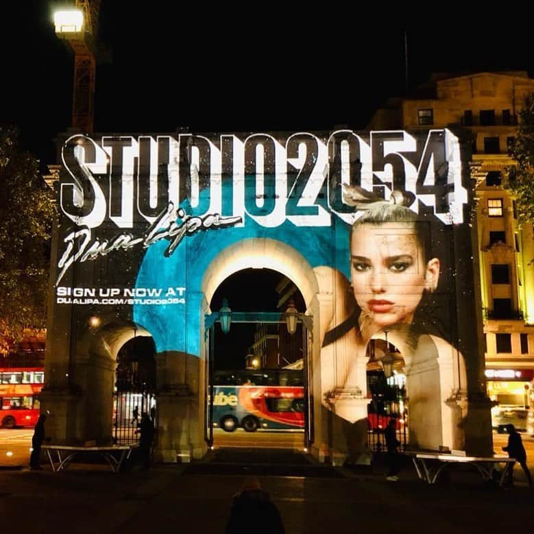 デュア・リパさんのインスタグラム写真 - (デュア・リパInstagram)「dualipa.com/studio2054 👀」10月27日 4時30分 - dualipa