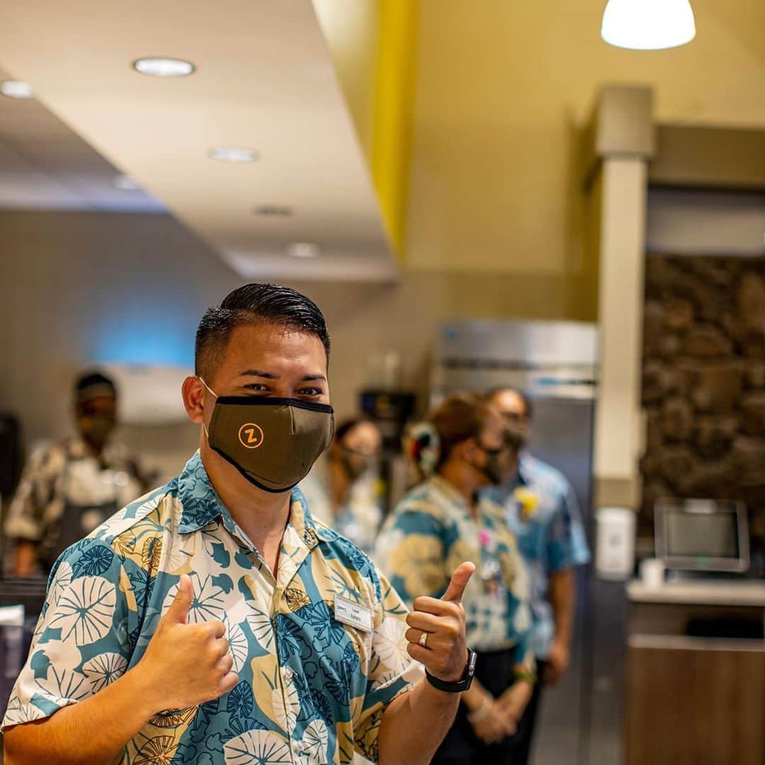 Zippy's Restaurantsのインスタグラム：「Pre-register for the American Job Center hiring event on Wed. 10/28 from 10 am - 2 pm thru the link in our bio! Come apply to join our ohana🤙🏾」