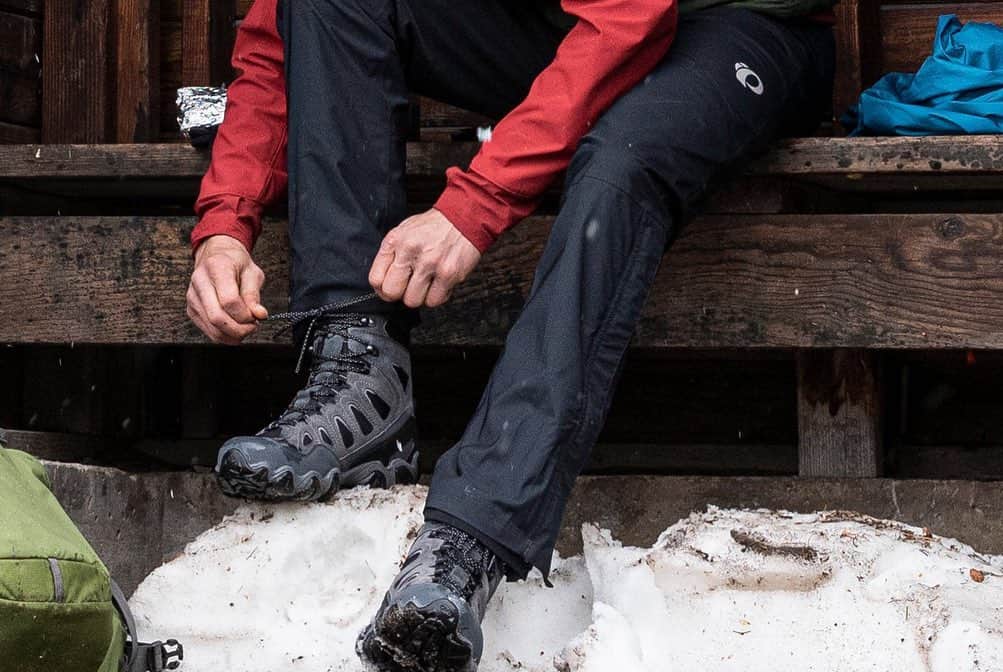 オボズのインスタグラム：「@thegearjunkie named our Sawtooth II 8" Best Overall Winter Hiking Boot!⠀ ⠀ "We found the Sawtooths comfortable right out of the box and appreciated the level of arch support. Even during icy conditions — on and off the trail — they have excellent traction. This is at least in part to the specialized winter soles, which are infused with silica to improve grip."⠀ ⠀ Read the full review at @thegearjunkie, or find the link in our Story.」