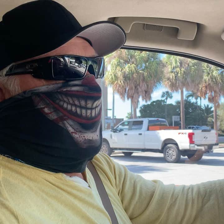 ハルク・ホーガンのインスタグラム：「Go vote brother!!!!!」