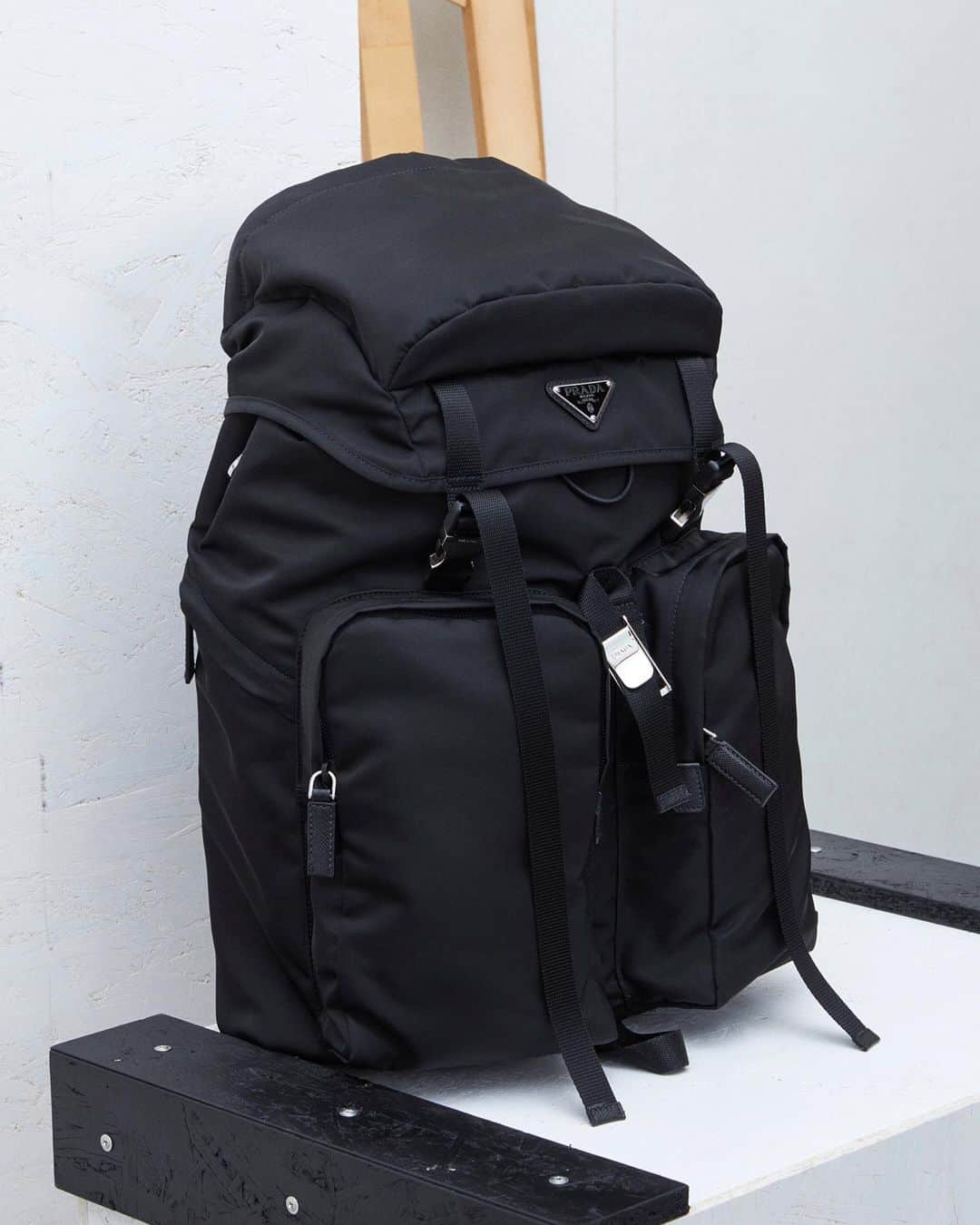 プラダさんのインスタグラム写真 - (プラダInstagram)「#Prada cargo gear, like this all-purpose backpack, is now made in supple, recycled #PradaReNylon, a material that is as durable and refined as Prada nylon objects form the archive. #PradaFW20 collections are available now in stores worldwide and online. Discover more via link in bio.」10月27日 5時07分 - prada