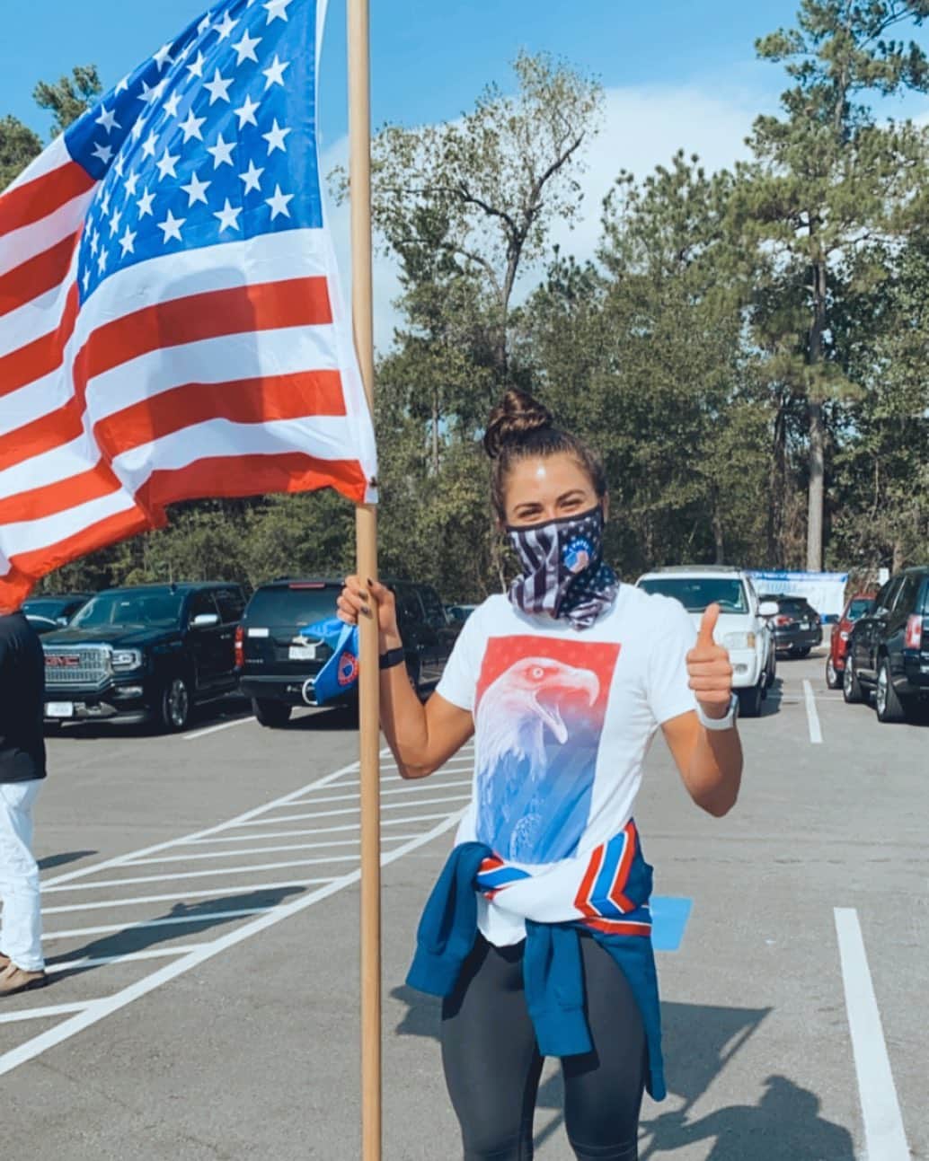 キャシディ・クックのインスタグラム：「Y’all better get your booties out there and vote! 🦅🇺🇸」