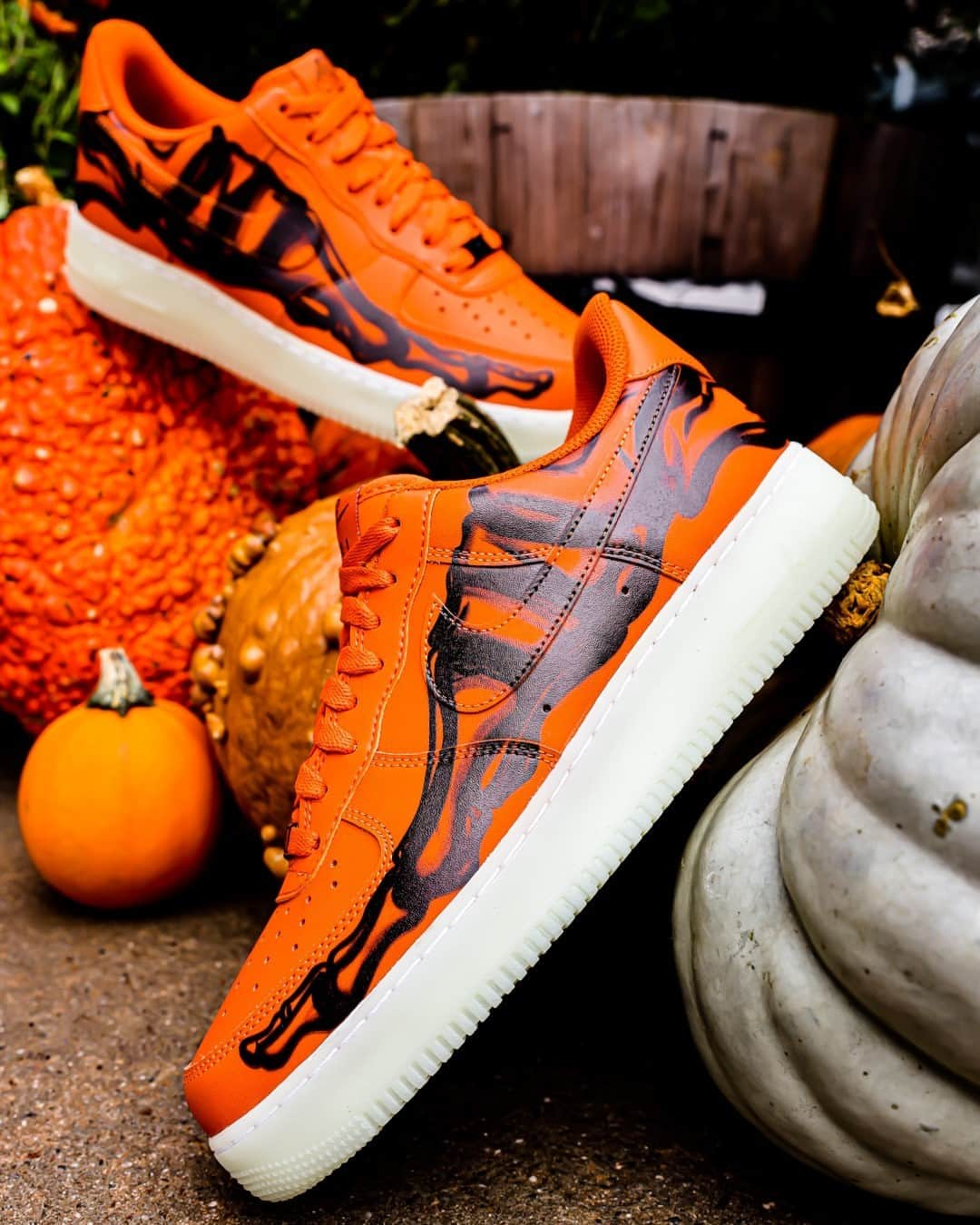 Foot Lockerさんのインスタグラム写真 - (Foot LockerInstagram)「KICKS OR TREAT! 👟🎃 #NIKE AF1 Skeleton launches 10/28.」10月27日 6時00分 - footlocker