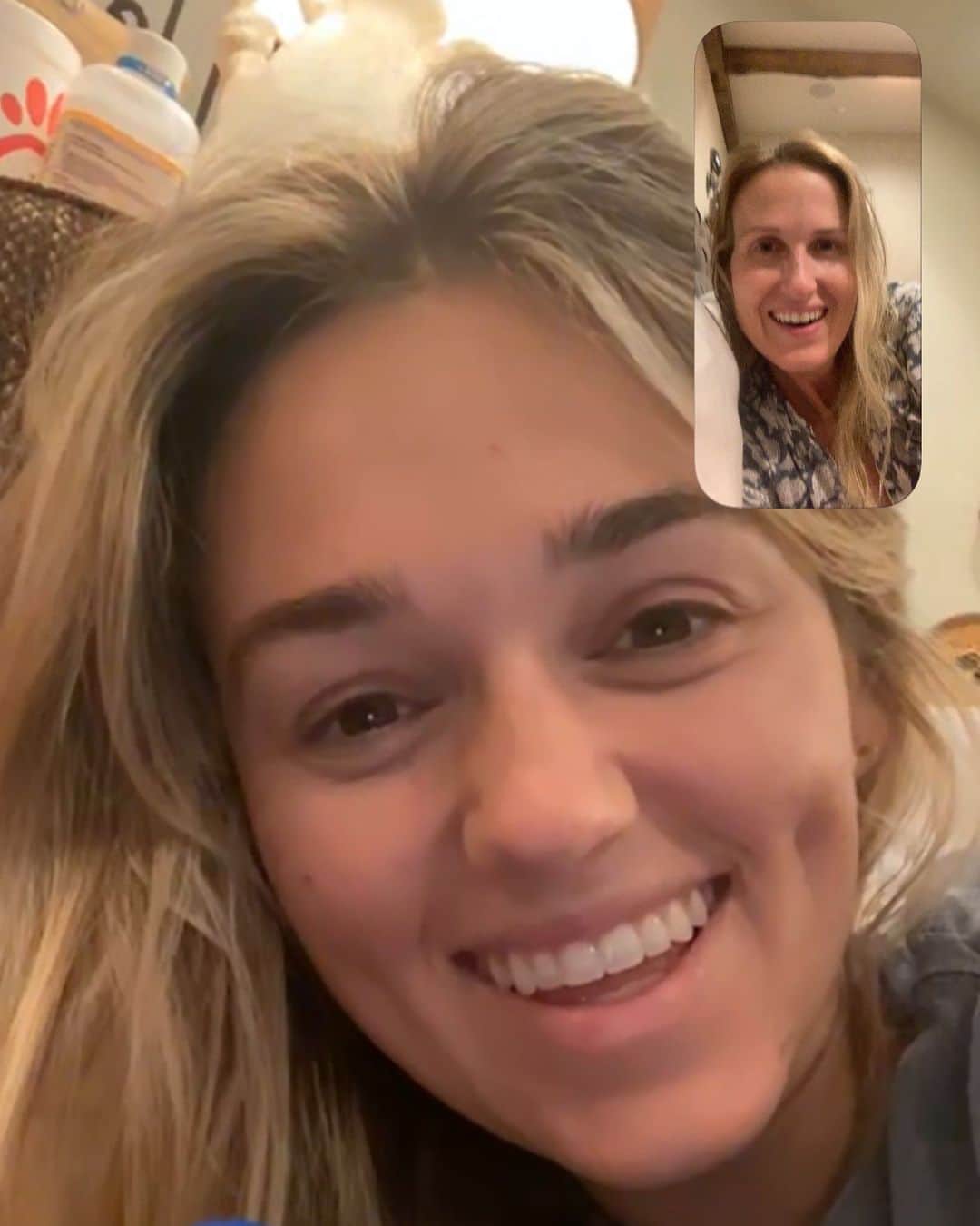 コリー・ロバートソンのインスタグラム：「In case you haven’t yet seen @legitsadierob post, yes we’ve had Covid-19, and yes it’s been rough! Thankfully, we are feeling better and honestly we weren’t sure about whether or not to tell the world about this. Feels strange to announce that you’re sick when there are so many around the world are suffering with so much right now. But we’ve always been really open about our life with you and have always appreciated your kind words and prayers for our family. Also we all agreed that if there was a way that we could help others by talking about it then it’s worth it to do it.   So here we go, Sadie, @bellarobb (who also had it) and I are going to record a podcast this afternoon sharing our experiences, our thoughts on masks, vaccines, social-distancing, fear, safety, etc. We aren’t medical professionals, but we’ve had a crash course in this disease over this last month and feel like we have some things to share that could help others, and it’s definitely too much to put it a post.   Will let you know when the podcast is up. In the meantime, as always, we appreciate your prayers for our family and are offering up prayers from us for all who are suffering with this disease and with all of the other ways this pandemic has affected our world.」