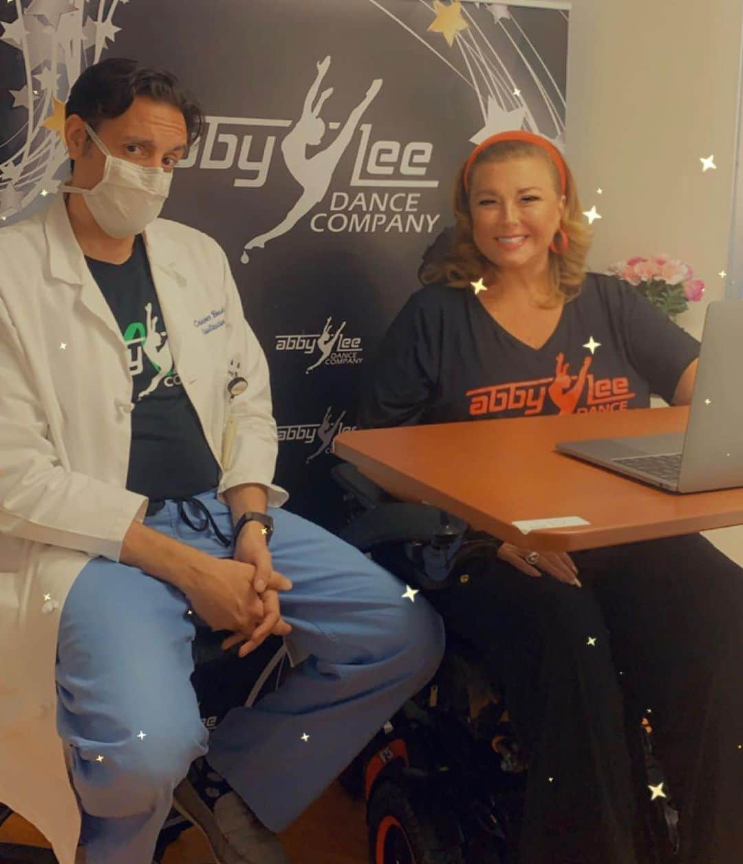 アビー・リー・ミラーさんのインスタグラム写真 - (アビー・リー・ミラーInstagram)「So the guys & I did a little thing for @extratv! @thespinepro Dr Hooman Melamed and CRI Medical Director, Dr Christopher V. Boudakian explain my most recent surgery & recovery!   I get everyone I believe in on TV! Hehehehe - even if they’re not great dancers! #abbyleedancecompany #abbyleemiller #abbylee #abby #dancemoms #tv #television #news #aldcla #losangeles #hollywood #physicaltherapy #training #spinesurgery #doctor」10月27日 6時14分 - therealabbylee