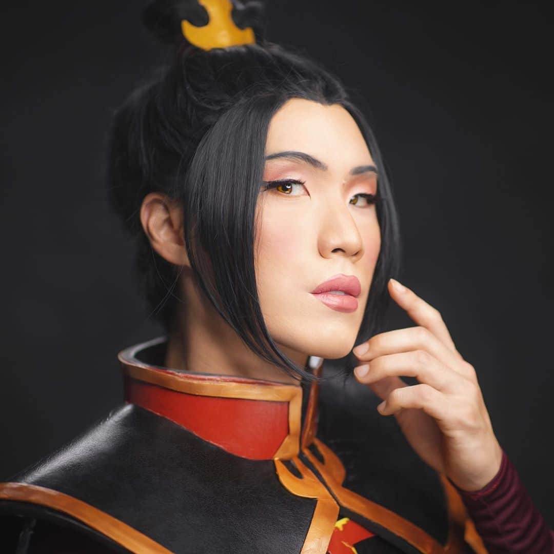 ユージン・リー・ヤンのインスタグラム：「All right, hair. It’s time to face your doom! ⚡️ #Azula #Avatar #Halloween 🎃 Photos by @jdrenes  Makeup by @ariannachayleneblean  Costume by @kineticcosplay  Wig by @danekez」