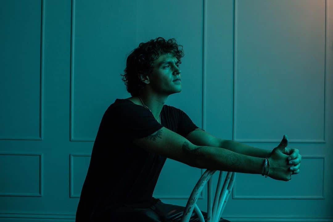 Jonahmaraisのインスタグラム：「i think we both know how this night’s gonna end」