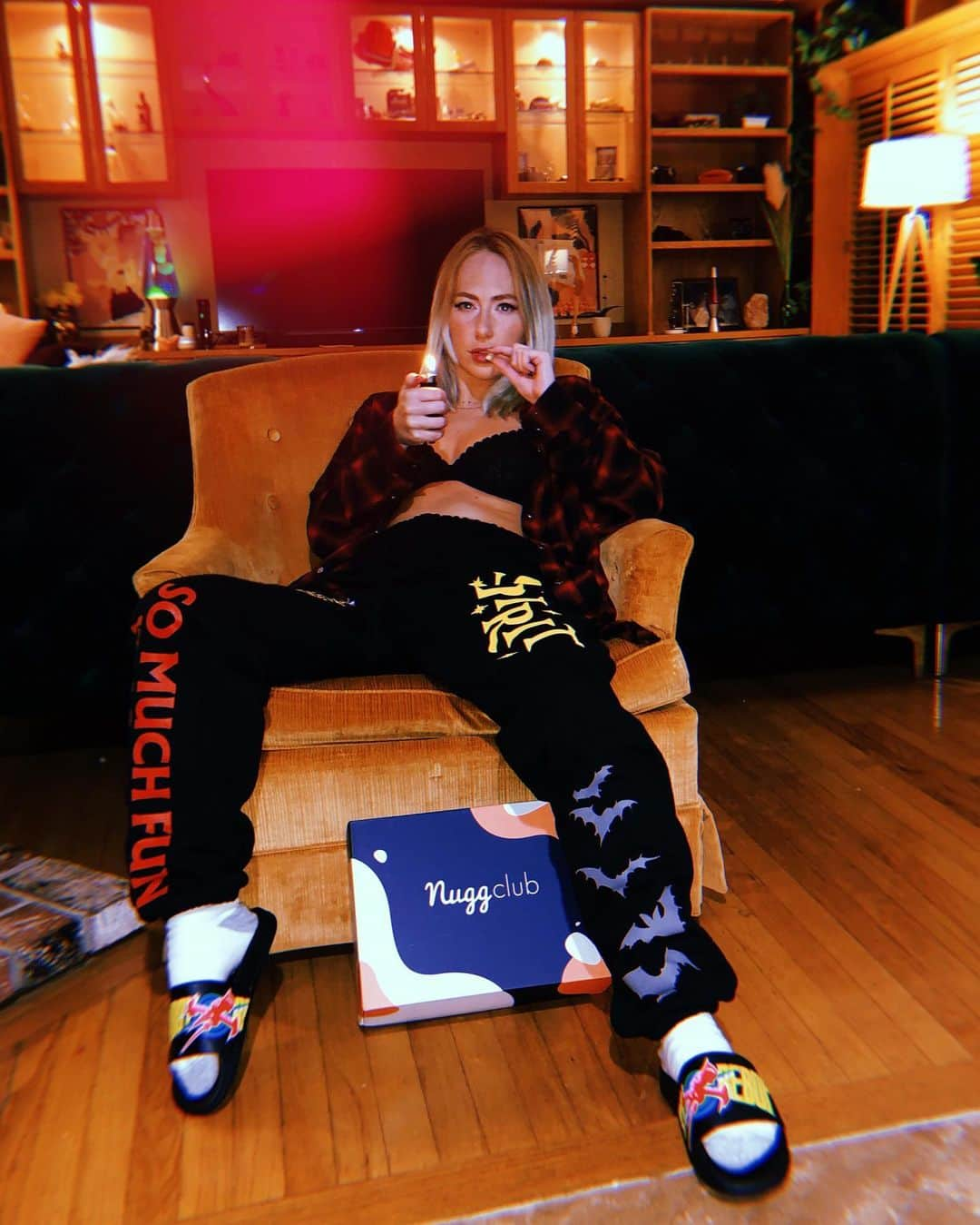 Carter Cruiseさんのインスタグラム写真 - (Carter CruiseInstagram)「wow i smoked some weed, i’m so fucking cool 😎 #bringingbackhuji #getoffmydick #halloweek」10月27日 6時35分 - cartercruise