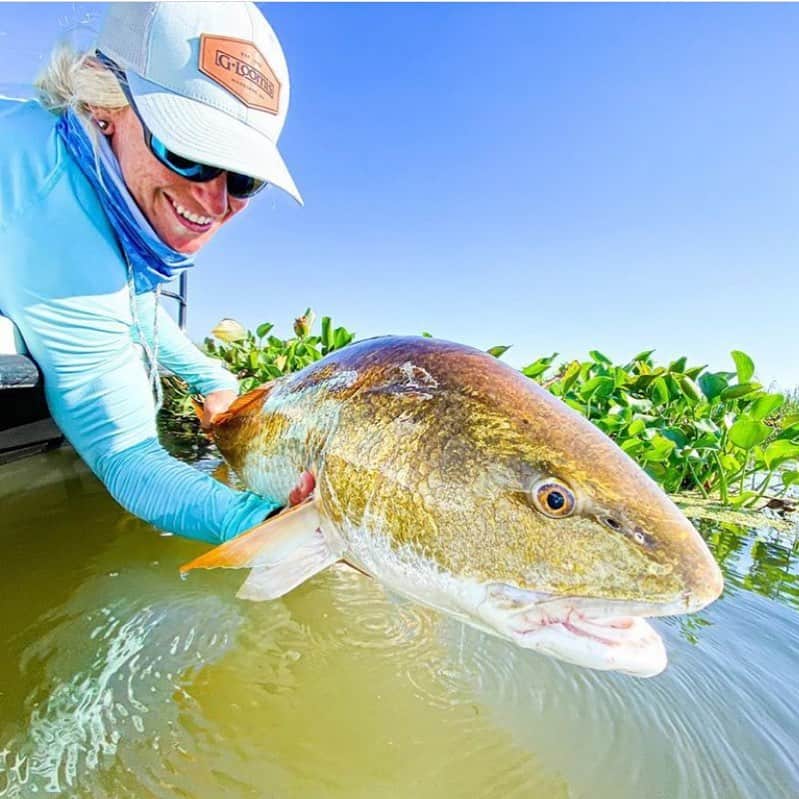 Costa Sunglassesのインスタグラム：「Winter reds. 📷: @brandoncyrkw @captmojeaux421 #SeeWhatsOutThere #BornOnTheWater」