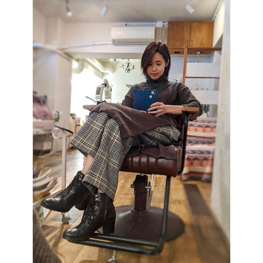 のインスタグラム：「* 暑すぎず、寒すぎず、 過ごしやすい季節ですね〜 今日も1日笑顔でファイティンです☺︎ #おにゅうの秋服が着られて嬉しい毎日です」