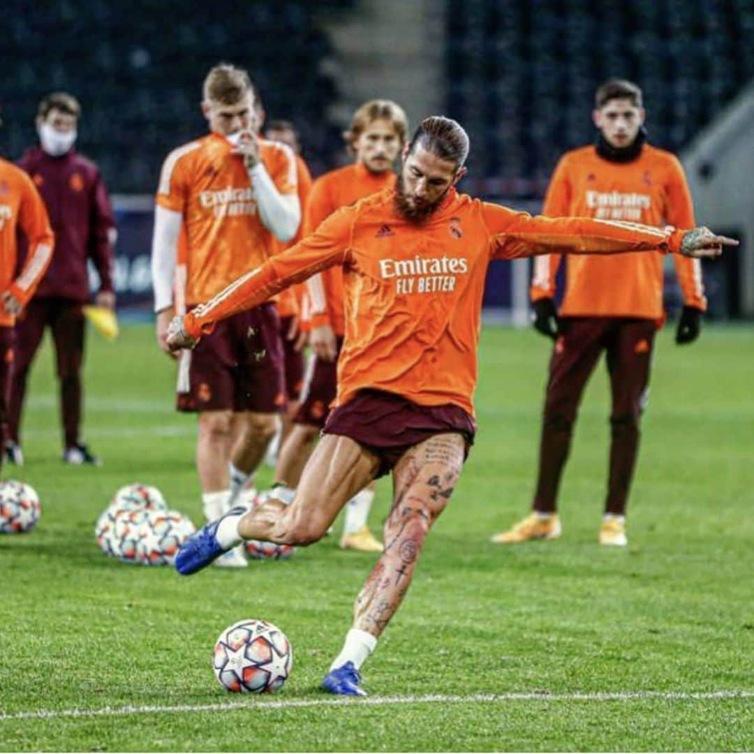 セルヒオ・ラモスさんのインスタグラム写真 - (セルヒオ・ラモスInstagram)「These are the nights, these are the matches. This is us, this is @realmadrid. #HalaMadrid」10月27日 6時47分 - sergioramos