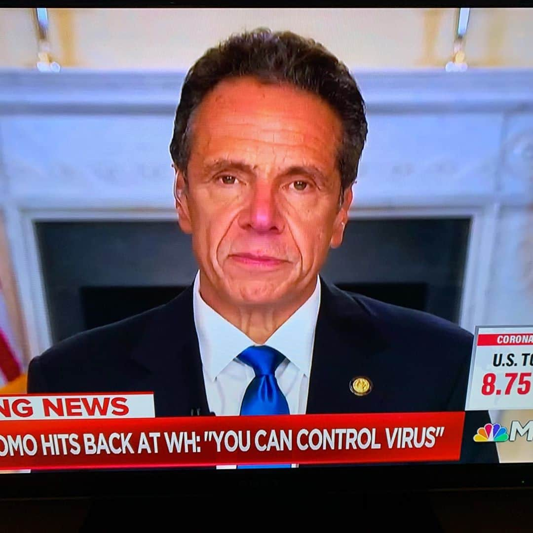 サンドラ・バーンハードさんのインスタグラム写真 - (サンドラ・バーンハードInstagram)「The man who keeps us safe because he’s smart disciplined fearless! Still all over it #COVID control @andrewcuomo #flattenthecurve thank you Gov!」10月27日 6時48分 - sandragbernhard