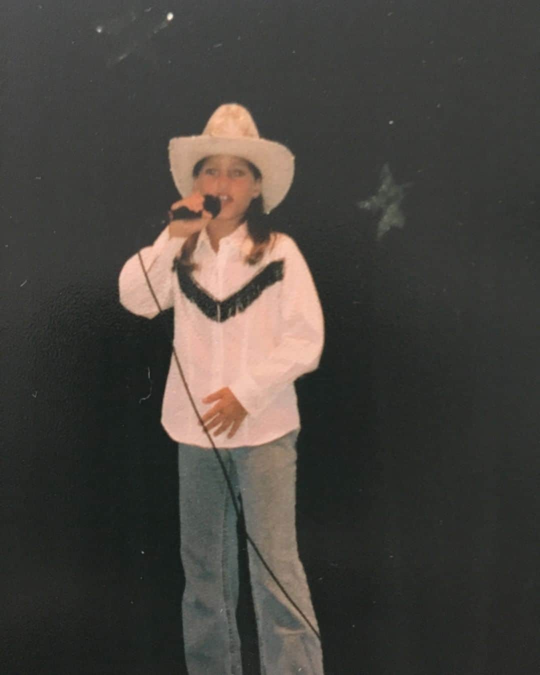キャサディー・ポープのインスタグラム：「My country music history really started from when my grandpa showed me “Sweet Dreams”, the Patsy Cline movie. I must’ve been about 5 years old. I couldn’t believe how incredible her voice was and the emotion she put behind it. I remember crying when he told me she actually did pass away in real life because I thought it was just a fictional movie! This led me to explore more country music and discover all of my favorites. Let’s make history together with the @officialcmhof by tuning in to #BigNightAtTheMuseum! You can watch it on their YouTube channel this Wednesday!」