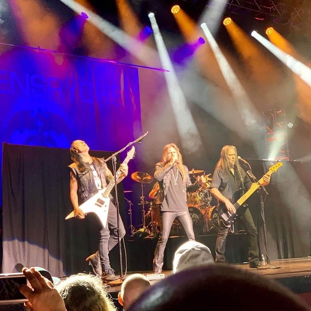 Queensrycheさんのインスタグラム写真 - (QueensrycheInstagram)「Parker, Todd and Eddie at the Tropicana Showroom in Atlantic City NJ (photo credit Richard Dean Wilson) #queensryche #theverdicttour #tropicanashowroom #atlanticcitynj #parkerlundgren #guitarplayer #toddlatorre #leadsinger #eddiejackson #bassplayer #bamfers #caparisonguitars #mikelullbass」10月27日 7時00分 - queensrycheofficial