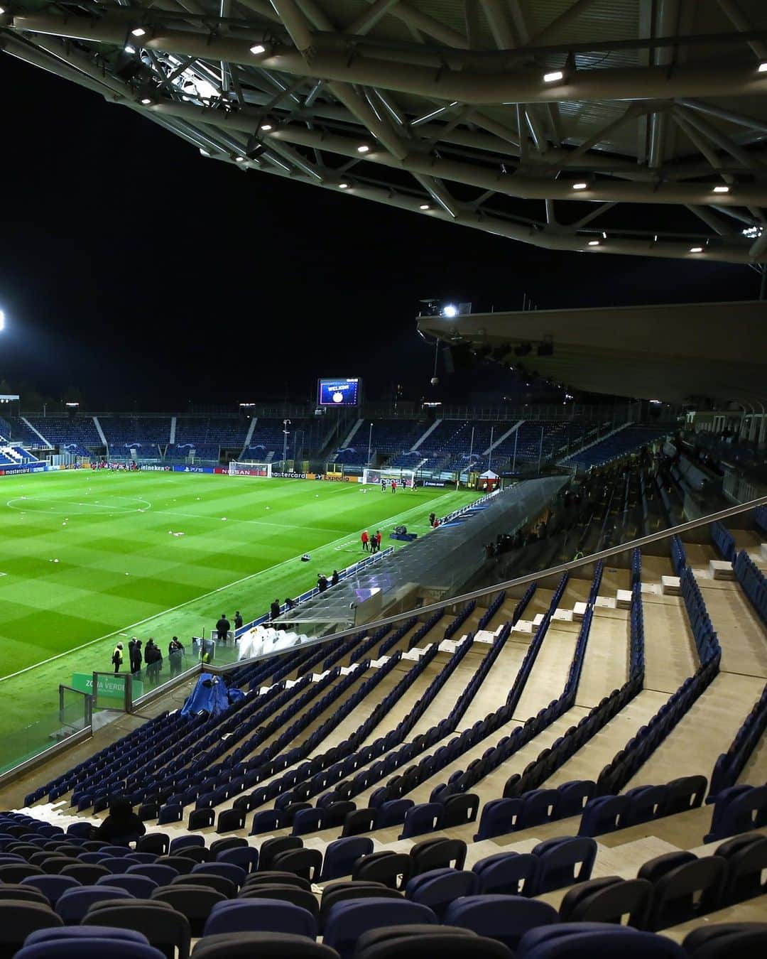 アタランタBCさんのインスタグラム写真 - (アタランタBCInstagram)「Uno stadio... da @championsleague 😍 @gewiss_stadium_official ready for its first #UCL night ever 😱 ⠀ #AtalantaAjax #UCL #GoAtalantaGo ⚫️🔵 #Atalanta #BergAMO #ForzaAtalanta #football」10月27日 7時06分 - atalantabc