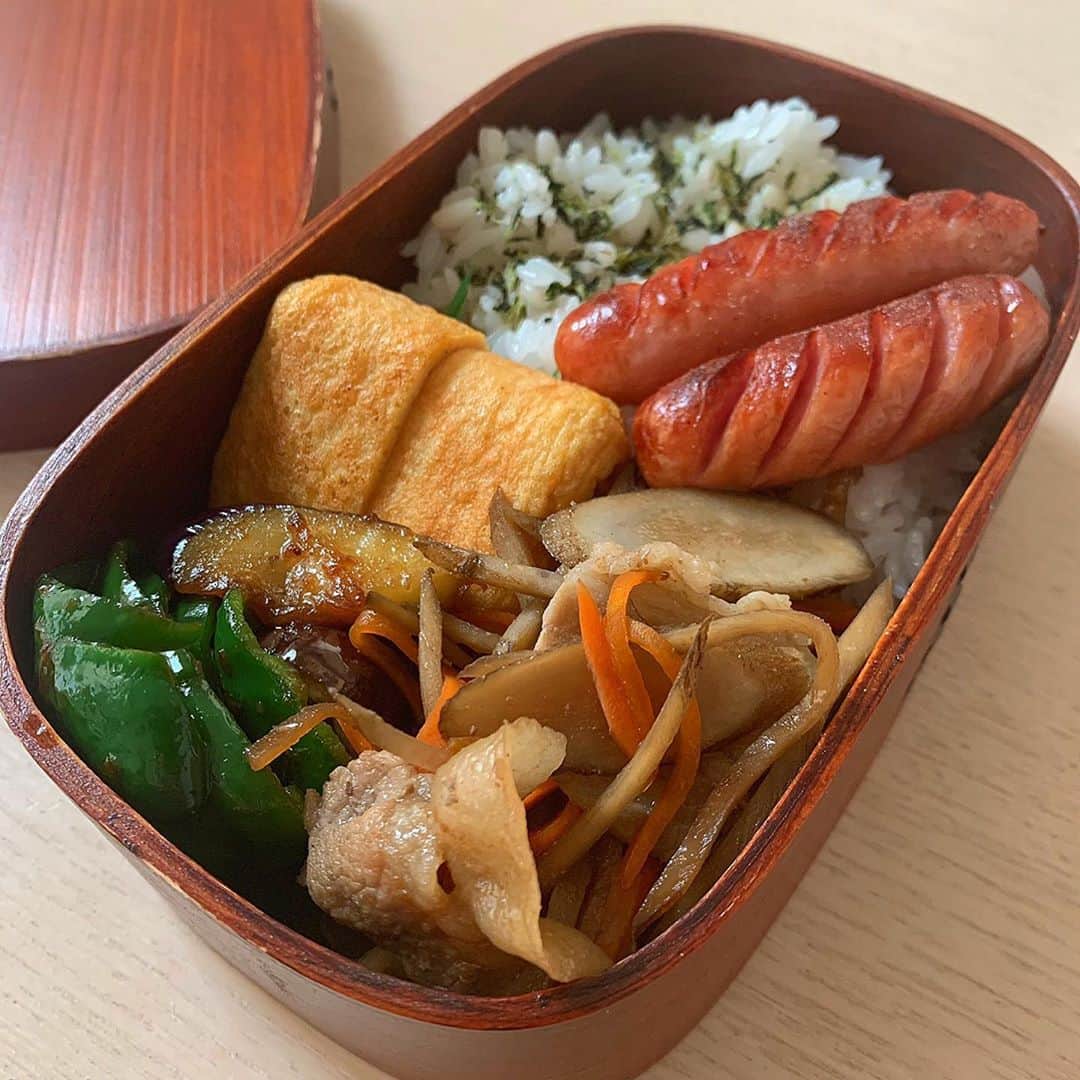 崎嫁ポァンですのインスタグラム：「+ + (*Ü*)ﾉ"おはYoϋ♡Tuesday☁︎ + 朝からお腹くだしてる。。笑 + MY HOUSE account☞ @77ponstagram99  #崎嫁弁当  + + + #お弁当#弁当#lunch#lunchbox#bento#food#yummy#delicious#旦那弁当#愛妻弁当#自分弁当#料理#サラメシ#お弁当箱#お昼ごはん#ごはん#ご飯#和食#わっぱ弁当 #曲げわっぱ」