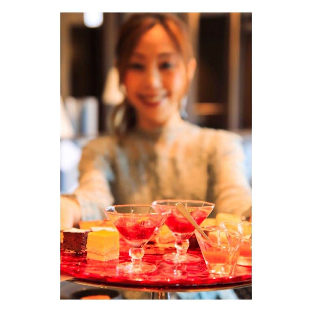 大原由美子さんのインスタグラム写真 - (大原由美子Instagram)「・ 皆さま、おはようございま〜す♬ 本日は先日行ったアフタヌーンティーの… 「神戸迎賓館」さまでパシャリしたpic。。。❤︎ 1枚目は… 「今からアフタヌーンティーを楽しむよ〜っ♬」のshot…❤︎ 2枚目は… 「皆さ〜ん❤︎おひとついかが。。。🥰」な感じのshotですっ♬ 3枚目は何か綺麗な写真が撮れた〜！！shot…❤︎ 全部で4枚のpicをpostしま〜すっ♬ 上の⬆︎picを横に⇒swipeして見てくださいね〜❤︎ ★忙しくてインスタの投稿が2〜3日に一回になりそうですが… これからも見ていただけるとめっちゃ嬉しいで〜す🥰 今週もよろしくお願いしま〜す🙌 ・ #神戸迎賓館#Leun神戸迎賓館#モデル#大原由美子#model#関西モデル#神戸モデル#ワンピース#写真を撮るのが好きな人と繋がりたい #fashion#アパレルモデル#お洒落さんと繋がりたい#ファッションモデル#fashionmodel#サロモ#jaiguru#模特#インフルエンサー になりたい#写真家さんと繋がりたい#Japanesemodel#모델#カメラマンさんと繋がりたい #webモデル#アフタヌーンティー#写真好きな人と繋がりたい#ファインダー越しの私の世界 #被写体#ootd #関西webモデル#CanonEOSKissX9i」10月27日 7時08分 - oharayumiko0228