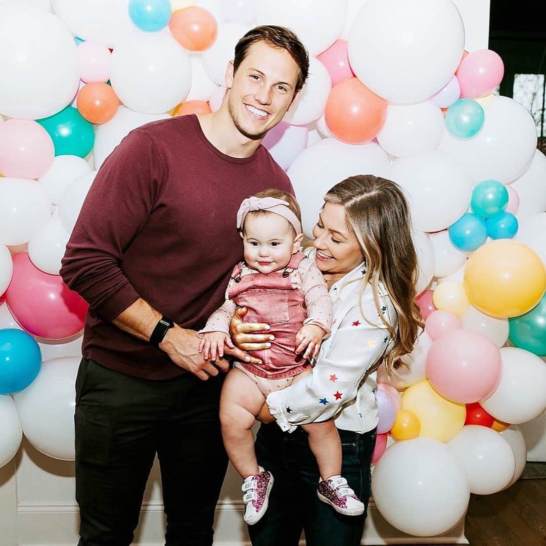 E! Onlineさんのインスタグラム写真 - (E! OnlineInstagram)「A football star married an Olympic gold medalist, and the rest was very, very adorable. 😍 (📷: @tealephotography/@shawnjohnson)」10月27日 7時16分 - enews