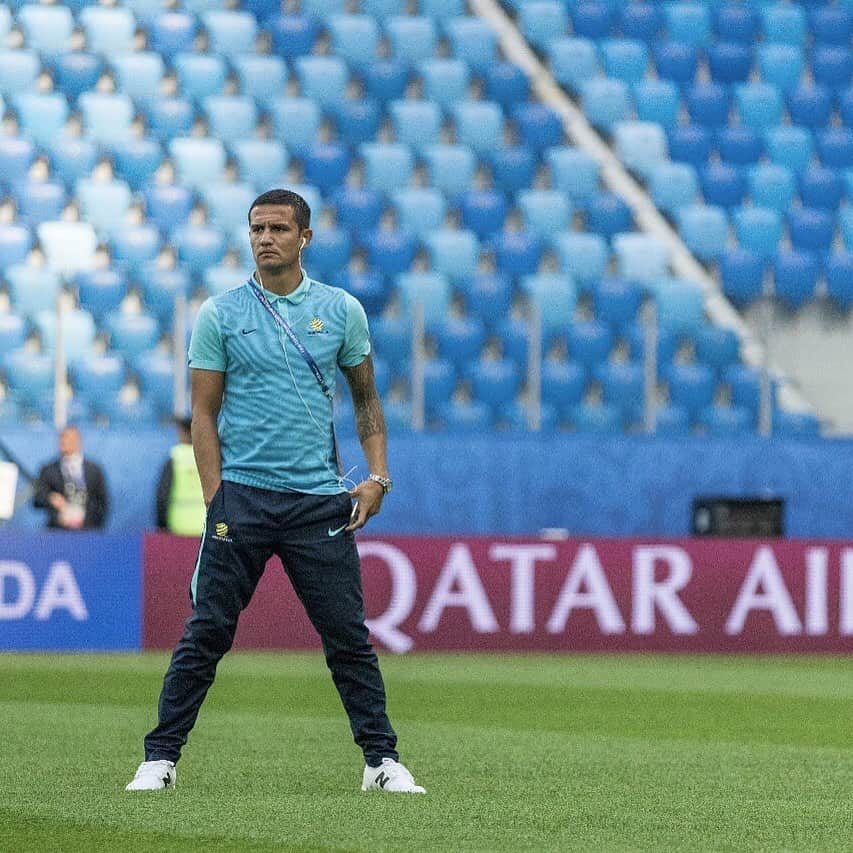 ティム・ケーヒルのインスタグラム：「Calm before the storm. Always took time before the game to check out the pitch, especially the 18yard area where I do my work. Things don’t happen by luck, preparation plays a massive role. #coachingjourney ⚽️📚」