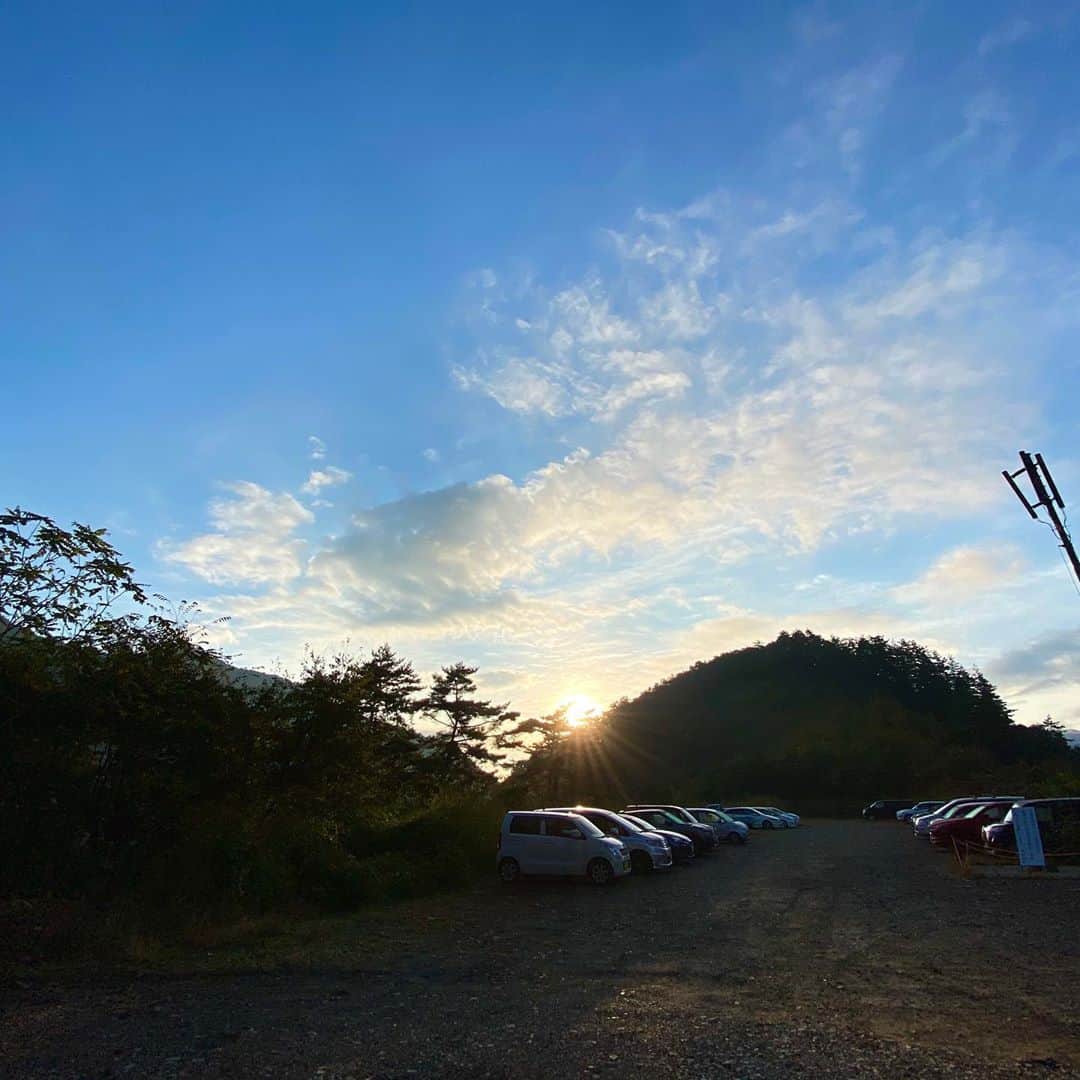 岡部晴彦のインスタグラム：「おはようございます  #雲取山」