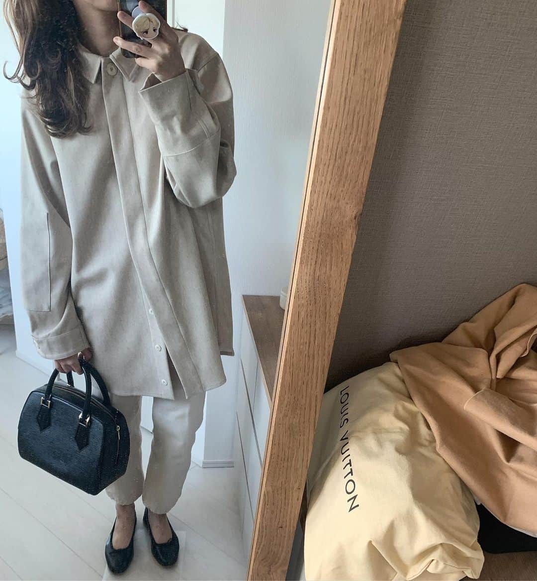 のインスタグラム：「＊ WEAR更新しました！ URLから見てください☺️ * * もうすぐ終わりますね🥺 10月🥺早 少しずつ寒くなって#cpoジャケット」