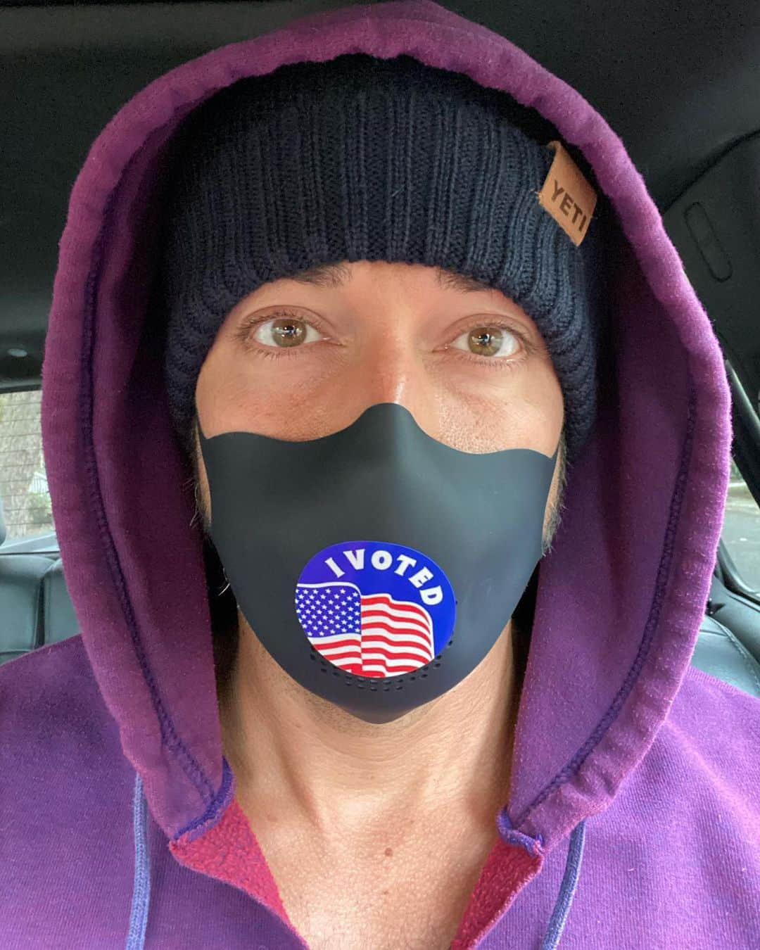 ザッカリー・リーヴァイのインスタグラム：「I voted. Maybe you did too. If you don’t like the way things are going in this country, or your state, or your county, or even your city, now is the perfect opportunity to ask yourself how you’d like it all to change, educate yourself on which candidates actually represent the change you wish to see, and vote them into the offices responsible for making those changes. That’s your right. YOURS. So, just make sure that if and when you do vote, you’re voting with YOUR mind, YOUR heart, and YOUR voice. Not the voice of anyone trying to shame or guilt you into voting how THEY think you should vote.   You also may find that you yourself are the very person doing the guilting and shaming. You may excuse yourself as it may seem perfectly acceptable to use whatever means necessary to accomplish what you believe to be the “only correct outcome”. You may be thinking to yourself that if your chosen candidate doesn’t get elected, the country will be in worse shape. And you may be right about that. You also may be wrong. The only truth in it all is how you decide to treat those who may disagree with you, or simply not understand what you believe to be irrefutable fact. If your method of coercion is anything other than a true love and value of the lives of those you wish to convert, you are becoming the same monsters you are crusading to slay.   Sending ALL love and light in this strange and confusing time. Praying for us all. Our country, and our world. 🙏」