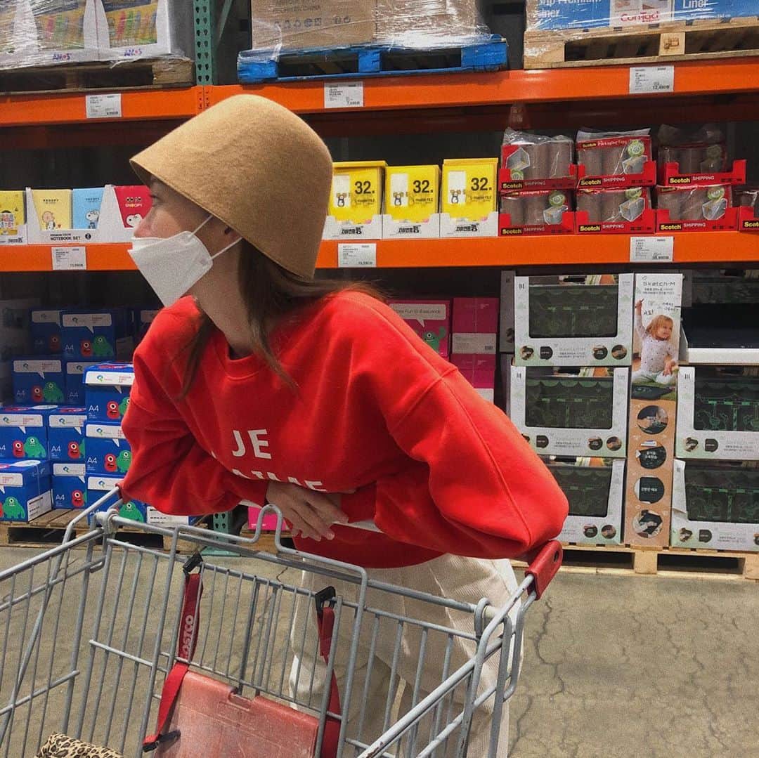 イユエリンのインスタグラム：「나랑 글램핑 가실 분...⛺️..」