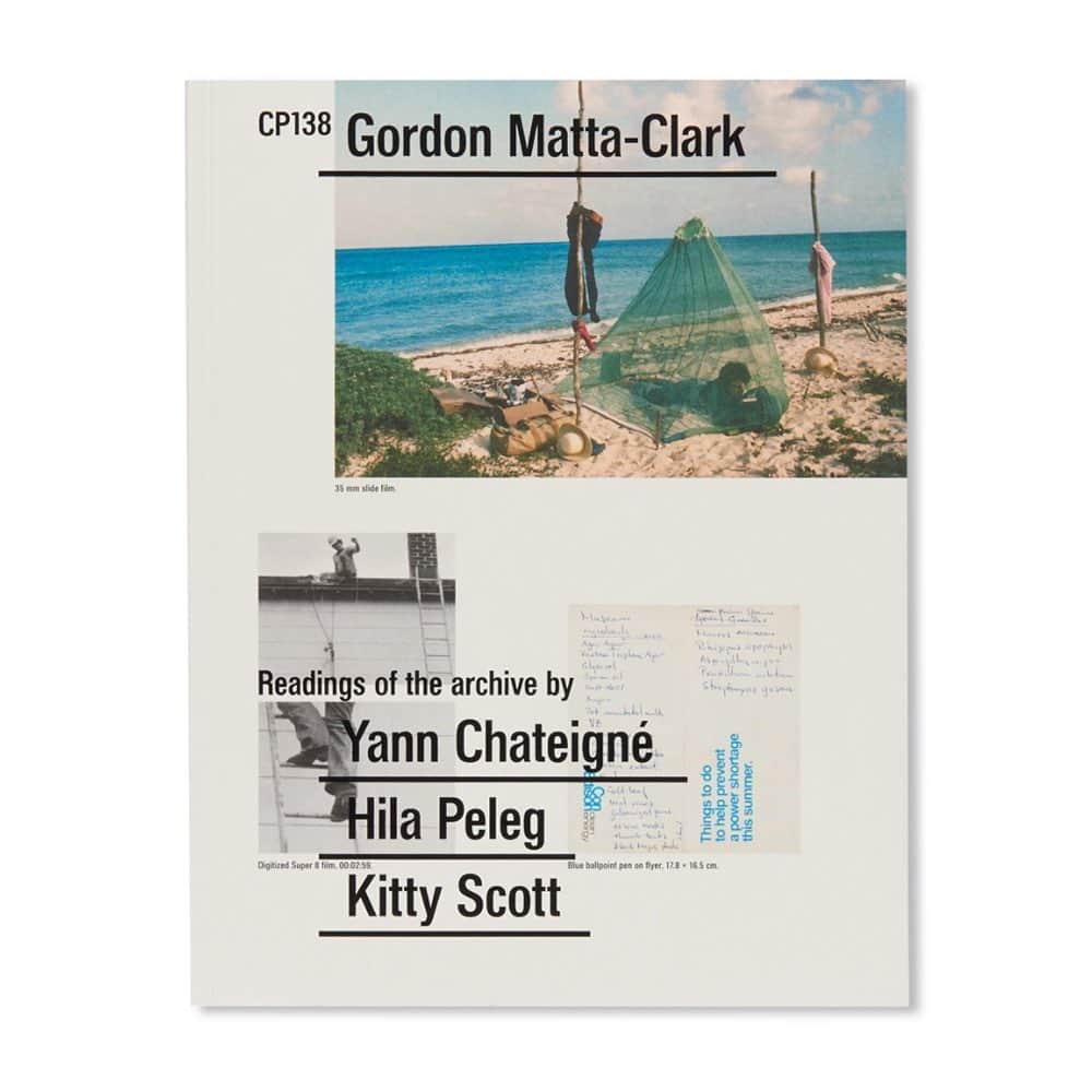 のインスタグラム：「CP138 GORDON MATTA-CLARK: READINGS OF THE ARCHIVE by Gordon Matta-Clark  アメリカ人アーティスト、ゴードン・マッタ=クラーク（Gordon Matta-Clark）の作品集。カナダ建築センター（CCA）に所蔵されている作者の包括的な作品コレクションを様々な視点から読み解く一冊。美術評論家でありキュレーターのヤン・シャテニエ（Yann Chateigné）は、作者の所蔵作品に対し、その思考の痕跡、たとえば描かれたものや書かれた文章などを収集するための「枠」として、錬金術から精神分析まで、様々な研究領域において再編成する。キュレーターであり映像作家のヒラ・ペレグ（Hila Peleg）は、廃棄されたフィルムの映像を長い時間をかけて再構成し、記録と復元という概念に挑む。キュレーターのキティ・スコット（Kitty Scott）は、何百枚にもわたる旅の写真から作者の周囲の世界を視覚的なパノラマで構築する。2019年6月6日から2020年8月2日まで同施設で開催された展覧会に伴い刊行。  In mid-1969, Matta-Clark moved to New York City and his early projects involved transformations such as Photo-Fry (1969), Agar (1969-1970), Garbage Wall (1970), and Time Well (1971). He began executing building interventions in 1971 when he cut walls in a loft in New York City to create Sauna (1971) and at the Museo de Bellas Artes in Santiago where he made an untitled wall cutting (1971). Throughout the following years of his major building cuts, Matta- Clark continued to explore other aspects of cities and their structures. This book unpacks the comprehensive Gordon Matta-Clark collection at the CCA Montréal, opening it up to provisional readings from different points of view. Yann Chateigné reorganizes Matta- Clark’s library into areas of inquiry, from alchemy to psychoanalysis, as a framework for gathering traces— written and drawn—of his thinking. Hila Peleg reassembles hours of discarded film footage, challenging the notion of documentation and returning. Published on the occasion of the exhibition at the Canadian Centre for Architecture, Montréal, 6 June 2019 – 2 August 2020.  by Gordon Matta-Clark  We began to order in easy way for oversea customers. Please check it. https://sister-tokyo.com  #twelvebooks #sister_tokyo #gordonmattaclark」