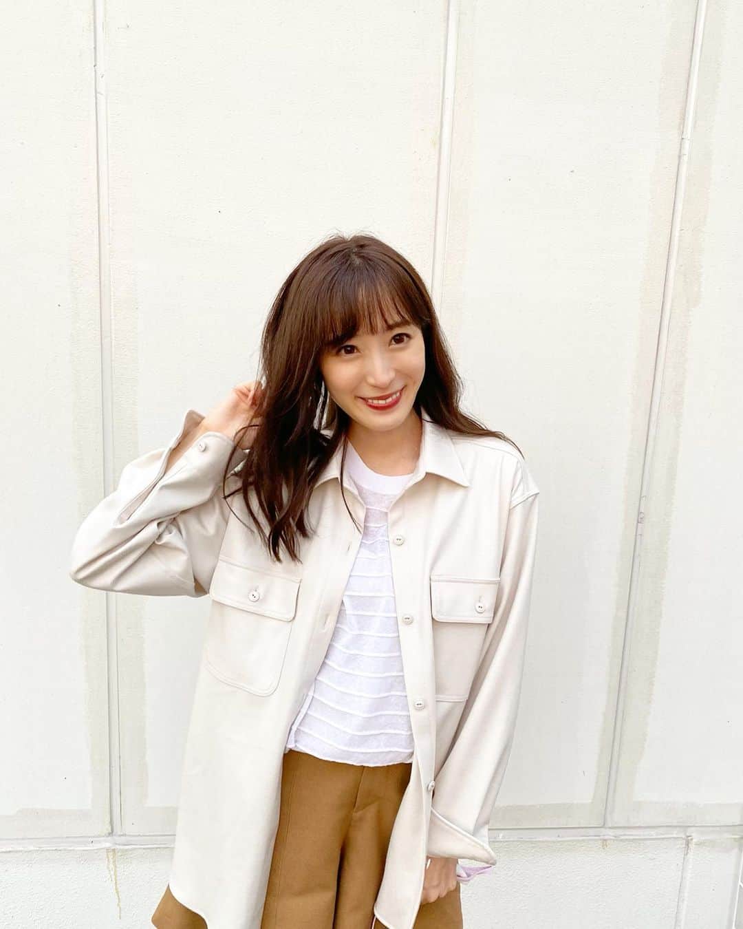 小林真由のインスタグラム：「花粉なのか今年は秋も鼻と目がやられてます。﻿ 未だに認めていなかった花粉症、本格的になってきた..😳﻿ ﻿ 秋服って本当に一瞬🍁﻿ 着たかった洋服急いで楽しまないと〜!﻿ ﻿ ﻿ #ファッション #コーデ #ママコーデ #女の子ママ #男の子ママ #ママライフ #コーディネート #1歳 #生後2ヶ月 #ベビー #二人育児 #coordinate #fashion #superiorcloset #thevirgina #ragandbone」