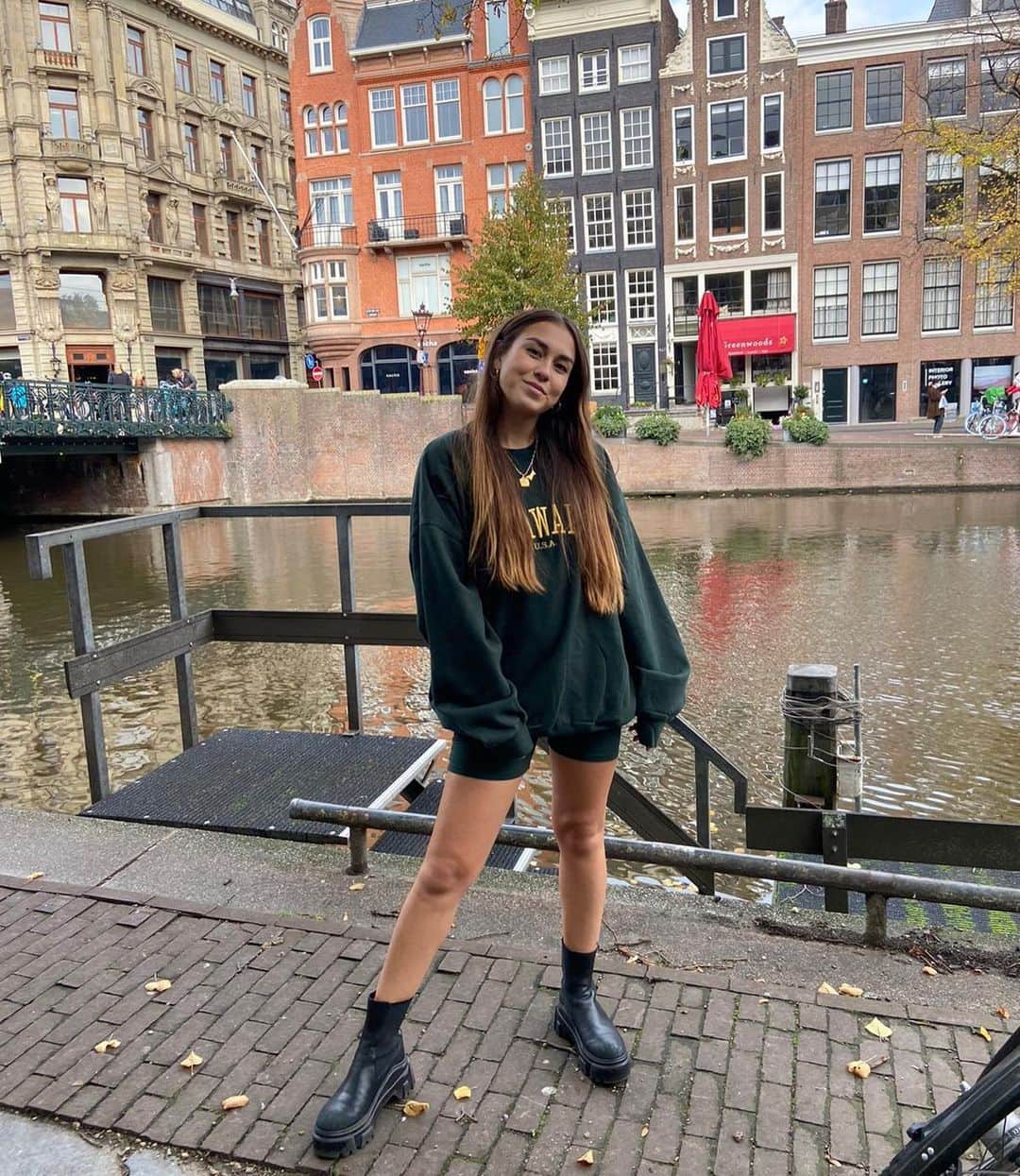 Brandy Melville Europeさんのインスタグラム写真 - (Brandy Melville EuropeInstagram)「Hey #Amsterdam babes🇳🇱, we are looking for an (Assistant) Store Manager. Send your CV, motivational letter, availability and profile picture to jobs(at)brandymelville.eu 🇺🇸🇨🇭#BrandyMelvilleEU #BrandyMelville」10月27日 18時12分 - brandymelvilleeu