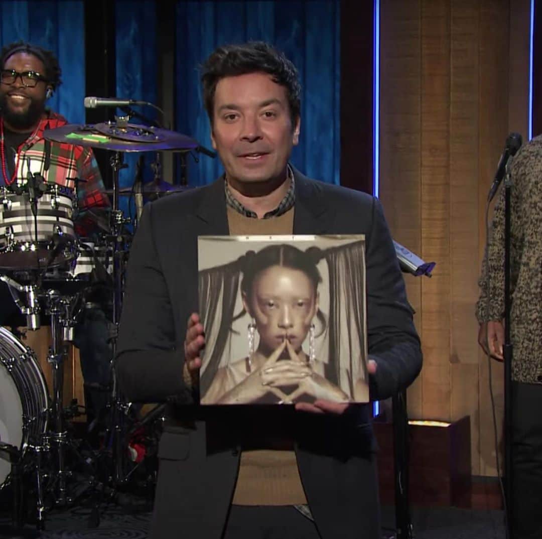 リナ・サワヤマのインスタグラム：「🥺 this morning I pinched myself 🥺🥺🥺🥺   XS LIVE ON JIMMY FALLON  my debut TV performance !!  LINK IN STORIES !!!   film a reaction video and tag me in your stories !!!! #RINAFALLON is trending worldwide !!!😱😱😱」