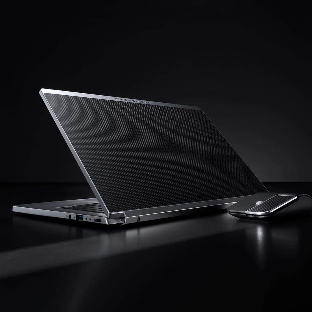 HYPEBEASTさんのインスタグラム写真 - (HYPEBEASTInstagram)「#hypebeasttech: @porschedesign has teamed up with @acer to launch the Acer Book RS i7. Designed with the brand’s usual minimalist sensibilities in mind, the new laptop is constructed with a sleek silver body carrying carbon detailing on its back surface, paired with a matching computer mouse. Performance-wise, it’s powered by the latest 11th Gen Intel Core i7 processor, it carries an NVIDIA GeForce MX350 graphics card, 16GB of RAM, 1TB of SSD storage, and a 17-hour battery life. Head to the link in our bio to learn more details. It’s available now for $2,450 USD.⁠⠀ Photo: Porsche Design」10月27日 18時25分 - hypebeast