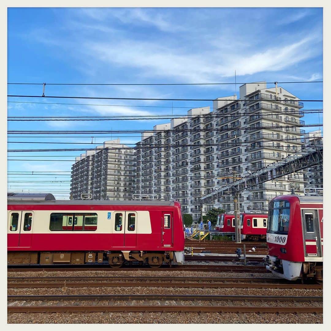 kumikoのインスタグラム：「ここを通るといつも気分が上がる⤴︎ #京急」