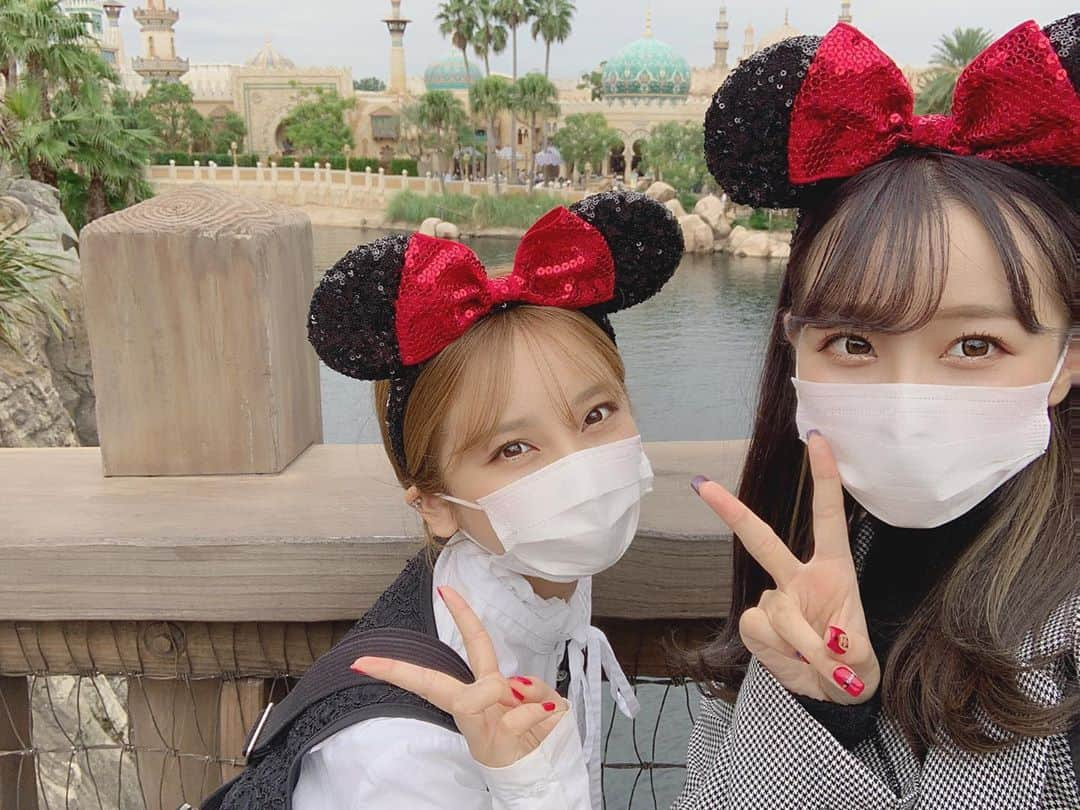 山尾梨奈さんのインスタグラム写真 - (山尾梨奈Instagram)「〻 @hazu.1123 と🤝🖤❤️ﾍﾞﾌ. . #tokyo #tds #tokyodisneysea #東京ディズニーシー #ディズニーシー #tdr #tokyodisneyresort #東京ディズニーリゾート #ディズニーコーデ #ディズニーカチューシャ #マーメイドラグーン @tokyodisneyresort_official」10月27日 18時29分 - yamarina_1210