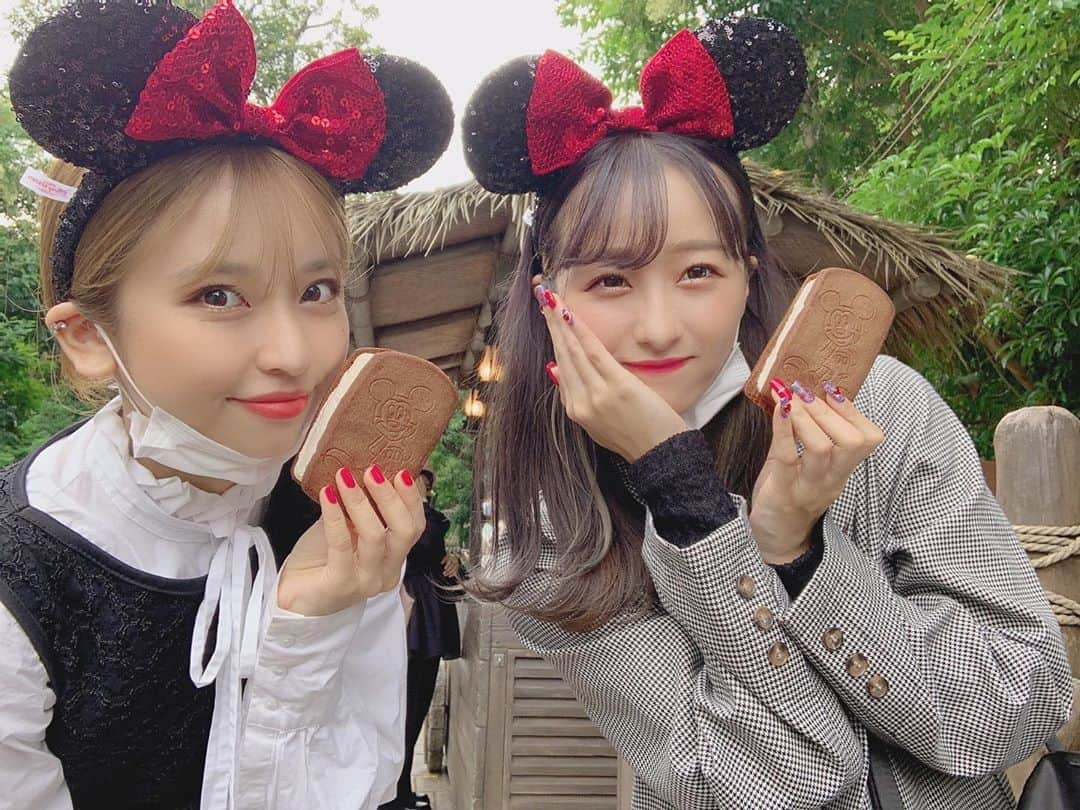 山尾梨奈さんのインスタグラム写真 - (山尾梨奈Instagram)「〻 @hazu.1123 と🤝🖤❤️ﾍﾞﾌ. . #tokyo #tds #tokyodisneysea #東京ディズニーシー #ディズニーシー #tdr #tokyodisneyresort #東京ディズニーリゾート #ディズニーコーデ #ディズニーカチューシャ #マーメイドラグーン @tokyodisneyresort_official」10月27日 18時29分 - yamarina_1210