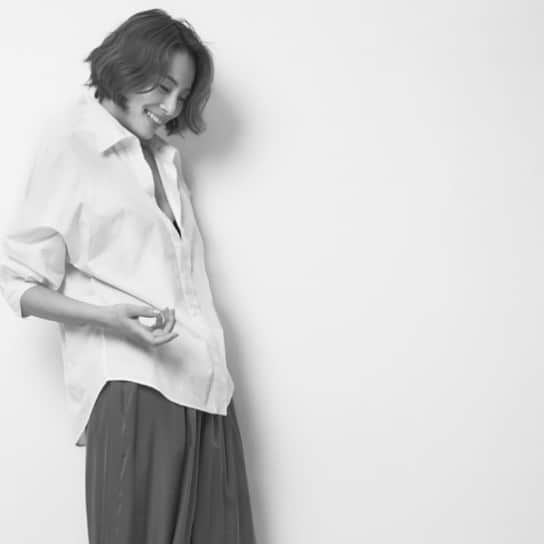 米倉涼子のインスタグラム：「みなさんこんにちは﻿ 沢山のお返事ありがとうございます！！ なんか泣けちゃう😭﻿ 早速、皆さんと繋がれる場所作り、取り掛かりますね！﻿ 少し時間がかかってしまいそうですが、待っていてくれると嬉しいです❤️﻿ ﻿ まずは名前、考えるっ😉﻿ ﻿ ﻿ Hello everyone! I hope you're having a good day so far! ﻿ Thank you for so many reply's and feed backs I've gotten😆﻿ Since I've gotten so many replies, I've decided to make a community where we can connect more😘﻿ ﻿ XOXO」