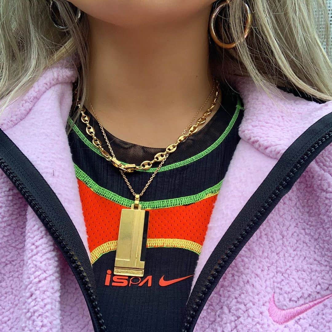 のインスタグラム：「accessories  gold&silver mix⛓✨  wearing: @niketokyo」