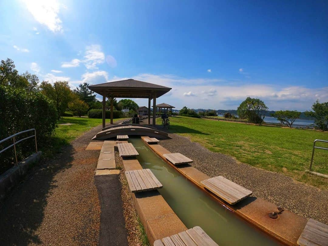 芳美リンさんのインスタグラム写真 - (芳美リンInstagram)「桜島溶岩なぎさ公園&足湯﻿ ﻿ 全長約100mの足湯！﻿ 聞いてはいたけど、本当に長い！﻿ ﻿ ﻿ 景色も最高で癒やされました👣♨﻿  #桜島溶岩なぎさ公園#足湯﻿ #桜島#桜島フェリー﻿﻿ #GoPro8#GoProjp﻿﻿ #国内旅行#リンジャンプ ﻿#タビノタネ #温泉旅行 #東京女子部 ﻿ ﻿」10月27日 18時57分 - lynn.lynn5