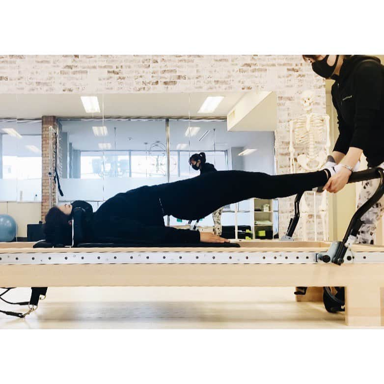 吉田知那美さんのインスタグラム写真 - (吉田知那美Instagram)「・ #pilates I’m into the Pilates training. ・ ・ マシーンの上で全関節鳴らしてオーケストラやってきました。 先生いつもこんな扱いにくい身体をみてくれてありがとうございます。 #関節オーケストラ #トレーニング日記 #keepact #ピラティス」10月27日 18時52分 - chinami1991