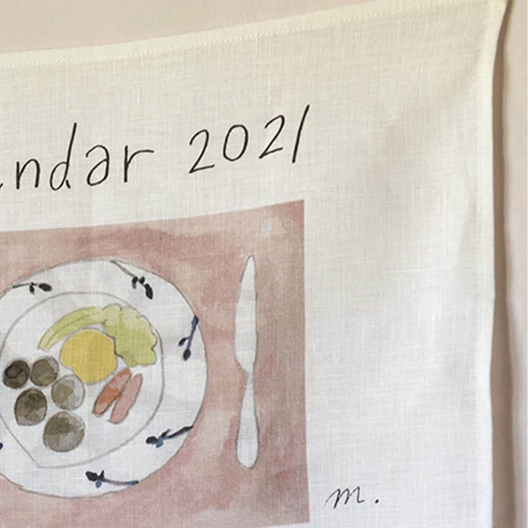 Timeless Comfort さんのインスタグラム写真 - (Timeless Comfort Instagram)「【fog linen works 2021 Calendar】﻿ ﻿ タイムレスコンフォート自由が丘店に、fogのリネンカレンダーが入荷しました。﻿ ﻿ やさしいタッチの「Lunch」柄は、イラストレーター 口広 真由美さんのデザイン。﻿ 「Sweets」柄と、「Flower」柄は、昨年も好評だったパリ在住のアーティスト イザベル・ポワノさんのデザインです。﻿ ﻿ カレンダーとして壁に飾ったあとはもちろんキッチンクロスとしてお使いいただけるので地球にもやさしいアイテムです。﻿ ﻿ これからの季節、ホリデーギフトとしてもおすすめです。﻿ ﻿ 数量に限りがありますので、気になる方はお早めに店舗にてご覧ください。﻿ ﻿ ■fog linen works　2021リネンカレンダークロス﻿ Flower、Sweets、Lunch：各2,530円（税込価格）﻿ ﻿ #TIMELESSCOMFORT #タイムレスコンフォート #interiorshop #インテリアショップ　#lifestyleshop #ライフスタイルショップ #2021カレンダー #2021calendar #calendar #calendar2021 #foglinenwork #リネン #linenclothes #linencalendar」10月27日 19時05分 - timeless_comfort