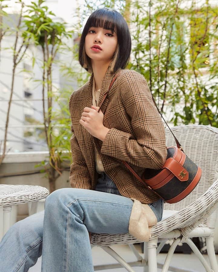 British Vogueさんのインスタグラム写真 - (British VogueInstagram)「As @Celine’s newly anointed ambassador, @LaLaLaLisa_M’s most notable perk is being given first pick from the collections. And with the SS21 collection unveiled on 26 October via a digital presentation filmed in Monaco, there was a slew of looks that the #Blackpink star will be bookmarking for her own wardrobe. Click the link in bio for 18 sporty chic @Celine looks Hedi Slimane could reserve for #LisaManoban.」10月27日 19時05分 - britishvogue