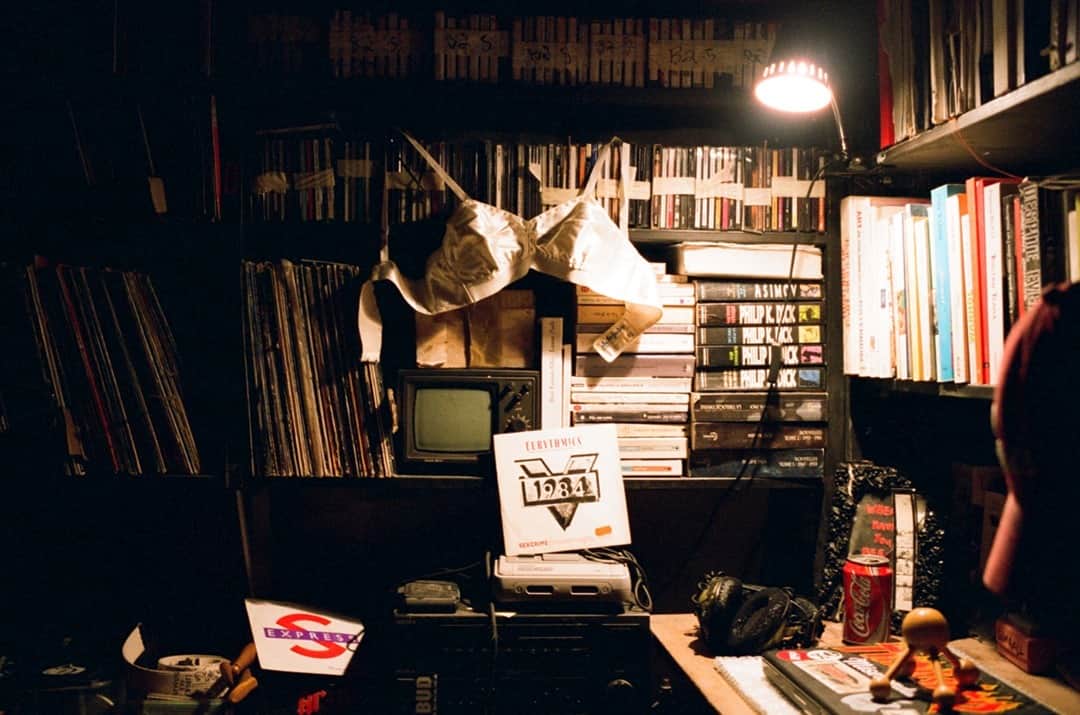 レジャビーのインスタグラム：「L'expérience du temps. MAISON LEJABY célèbre ses 90 ans : découvrez l'interprétation contemporaine d'une de nos archives de la décennie 1960 par @artusdelavilleonphotography. — The experience of time. MAISON LEJABY celebrates its 90 years of existence : discover @artusdelavilleonphotography's contemporary interpretation of one of our archives from the 1960s.」