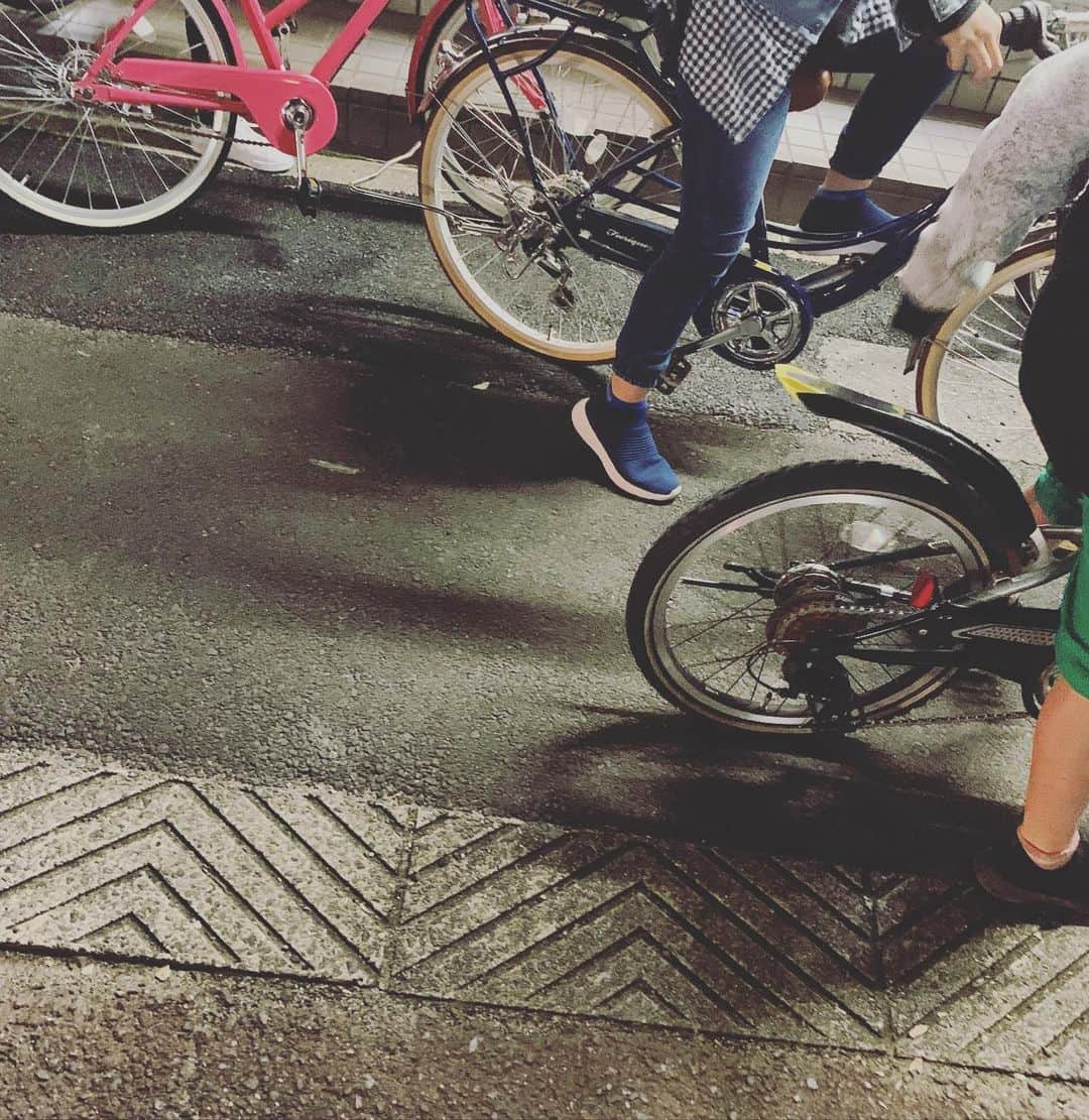 こーいちのインスタグラム：「俺の場合は教室で友達とデコピン大会してデコ出血しながら家帰ったら塾行って何で血が出るんやっておかんに怒られたりしてたけど、見た感じそんな事は無さそうやしその調子で勉強楽しんで頑張れ。  #男塾名物油風呂も無さそう」
