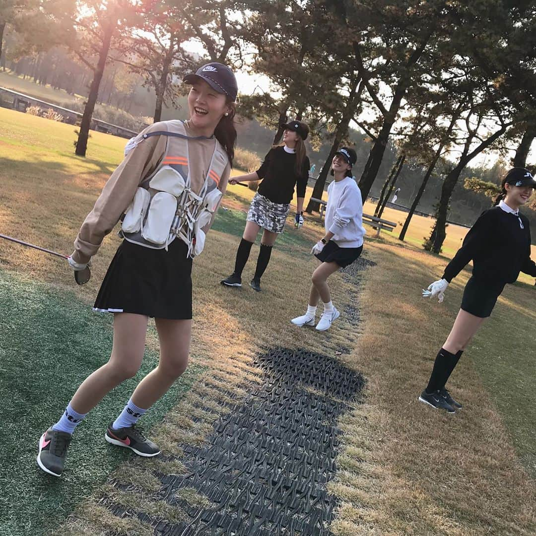 ヒョニ・カンさんのインスタグラム写真 - (ヒョニ・カンInstagram)「해좋았던날  #골프 🏌️‍♀️」10月27日 19時08分 - hyoni_kang